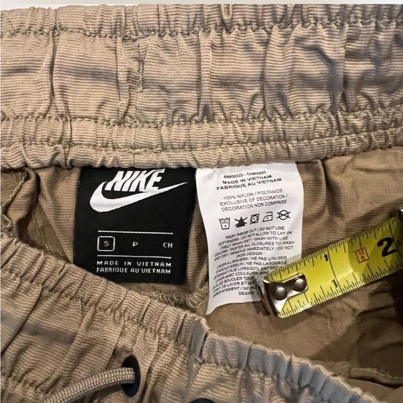 Mens Nike Sportswear Woven Athletic Shorts Khaki Size S At Knee. AR3229-247 - Picture 3 of 8